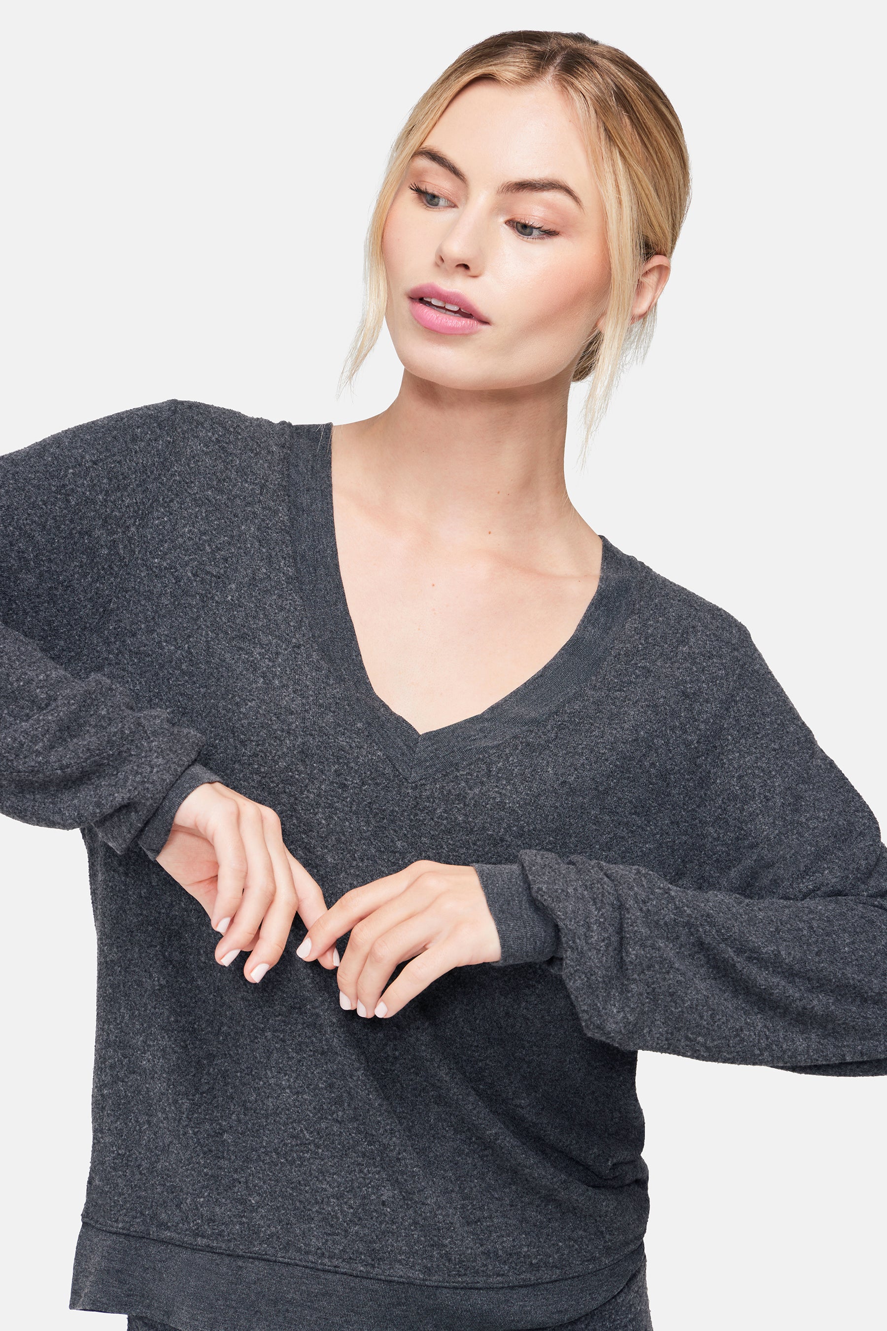 Baggy Beach Jumper Deep V | Clean Black