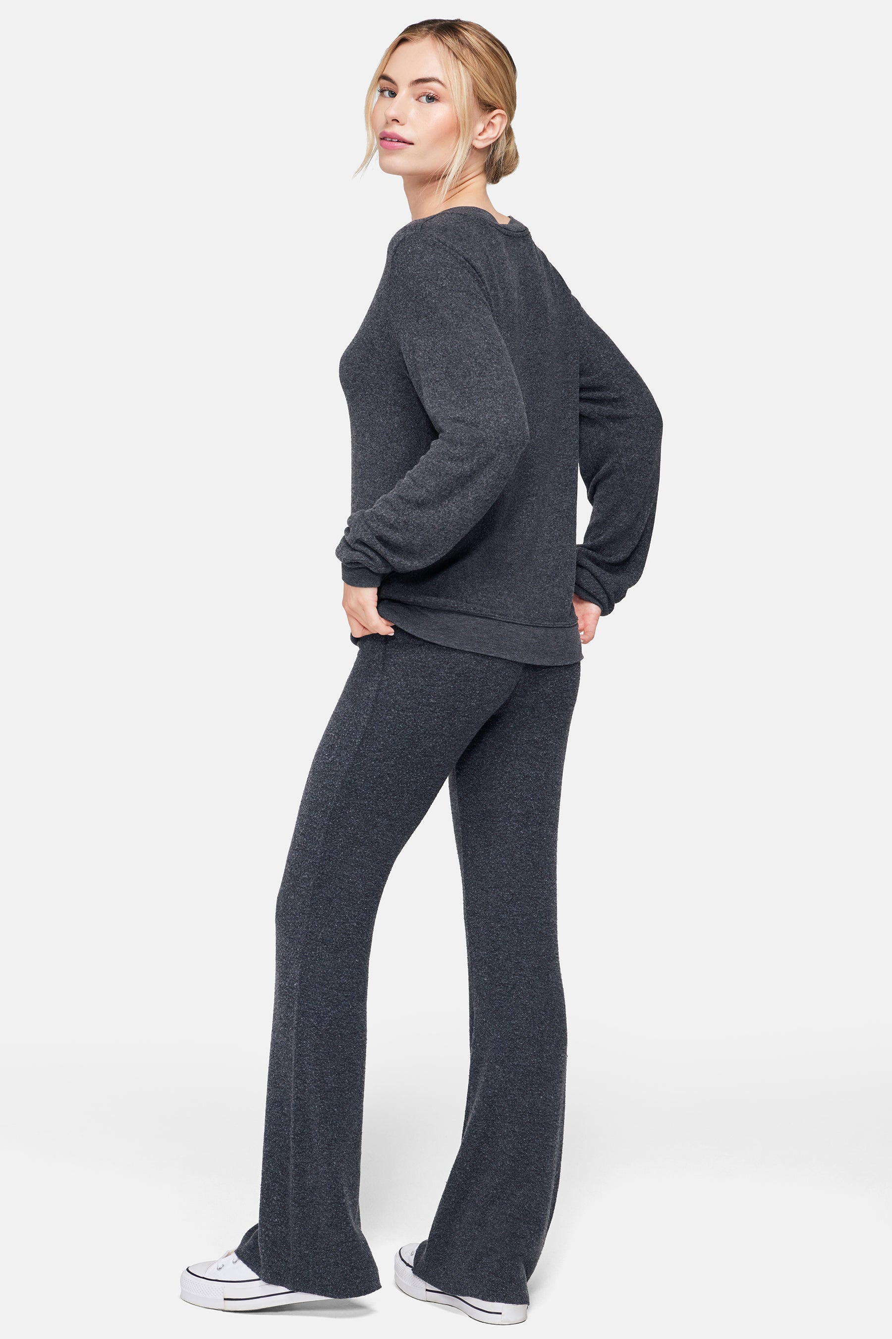 Baggy Beach Jumper Deep V | Clean Black