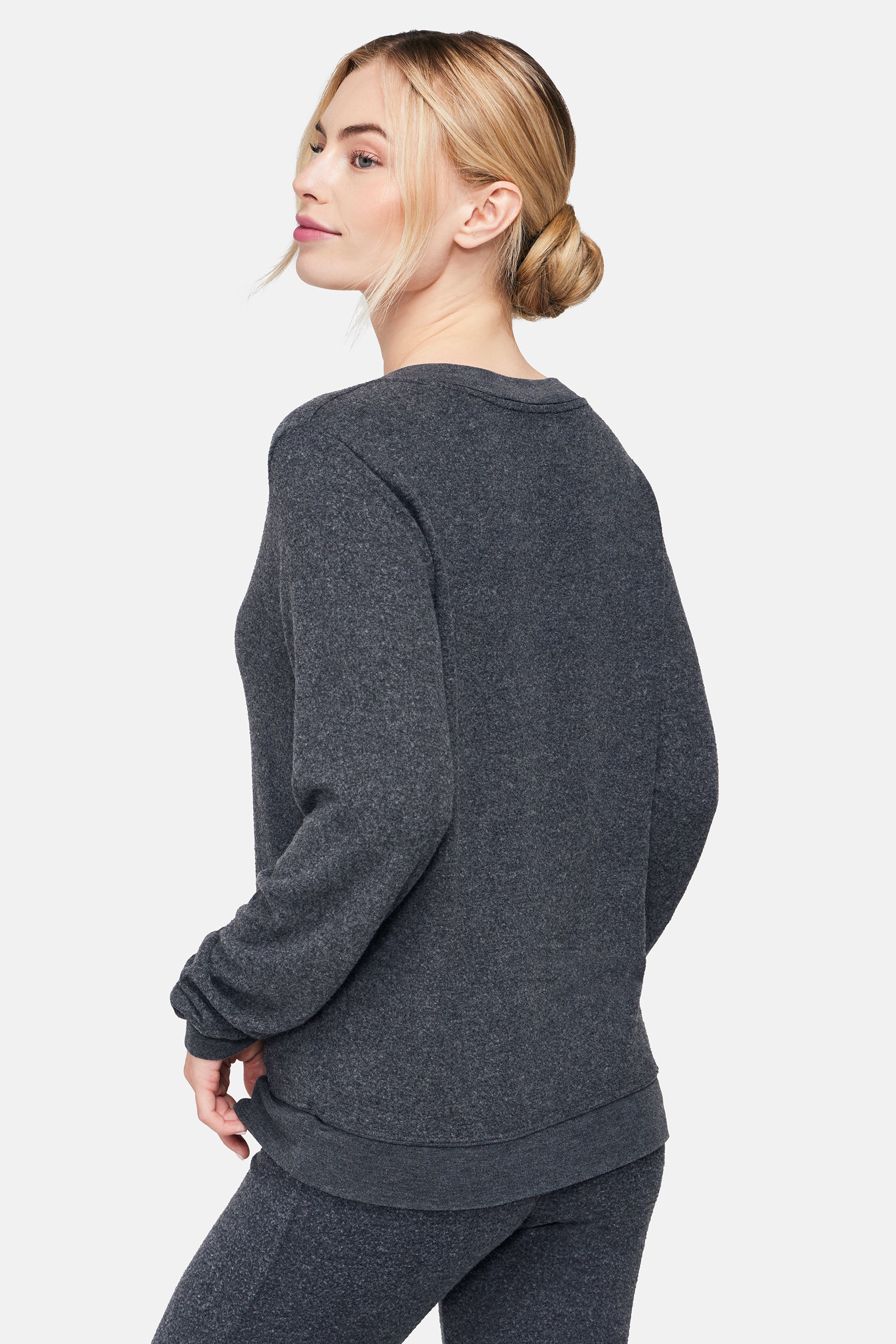 Baggy Beach Jumper Deep V | Clean Black
